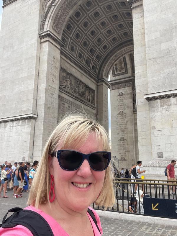 Tracy at Arc de Triomphe