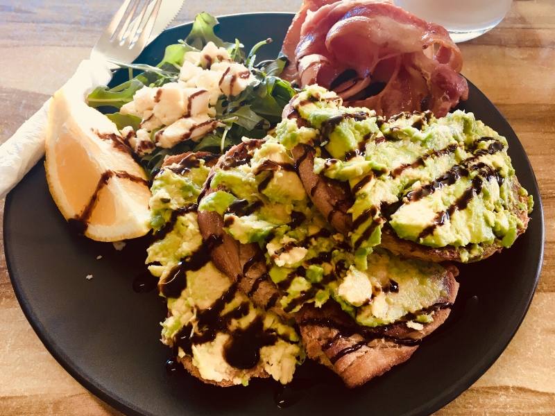Breakfast in Bowen avo