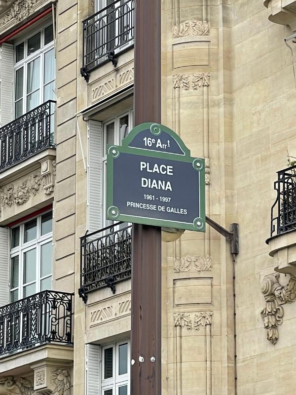 Paris in a Day Walk beside the Seine 2