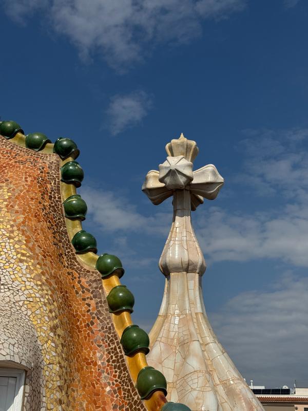 Gaudi signature cross