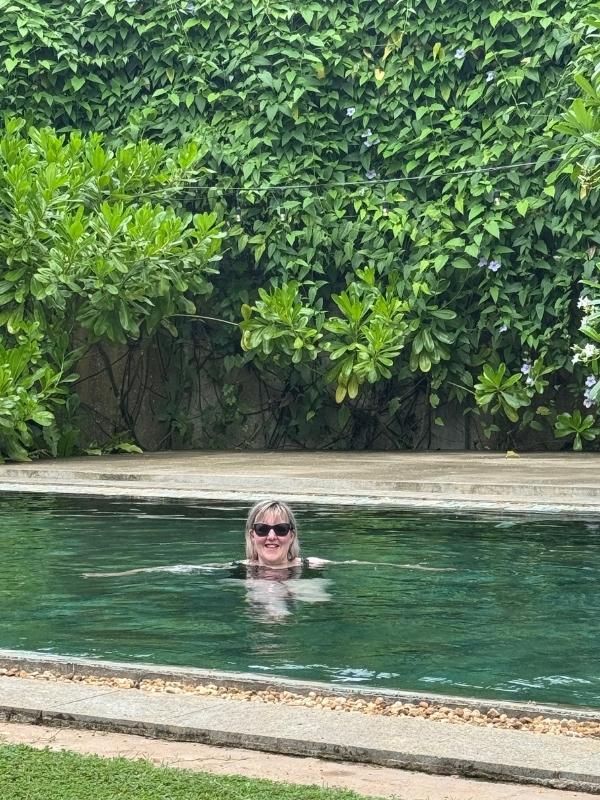 Tracy in pool