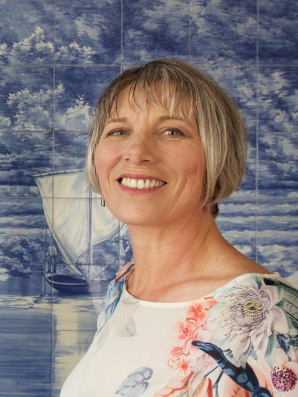 episode 79 Global Travel Planning podcast guest Julie Dawn Fox.