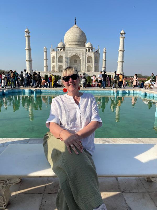 Tracy at the Taj mahal