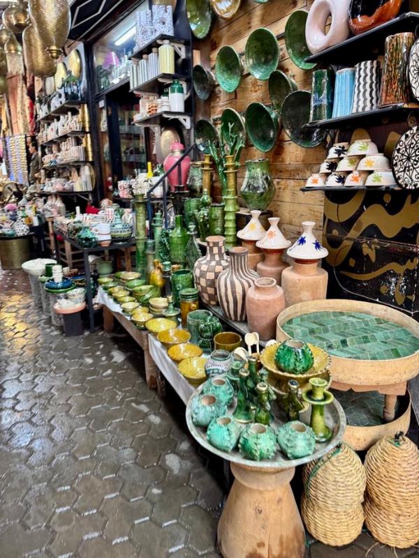 Pottery market 1